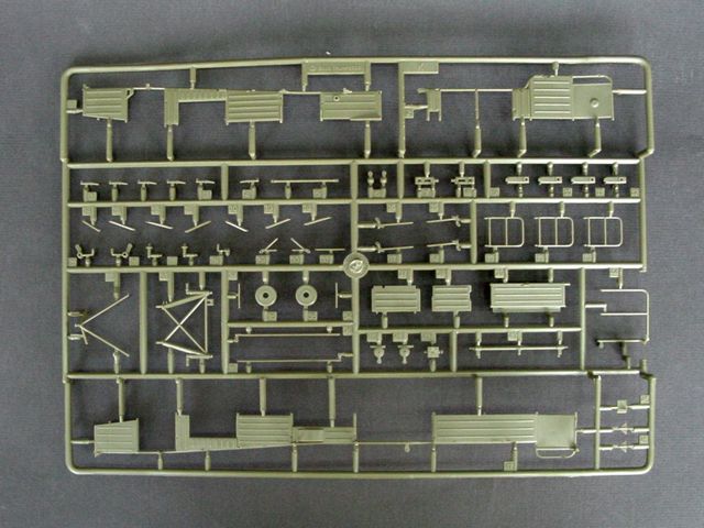 CHN HQ-2 MISSILE WITH LOADING CABIN 1/35