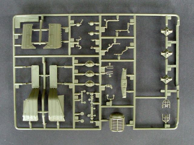 CHN HQ-2 MISSILE WITH LOADING CABIN 1/35