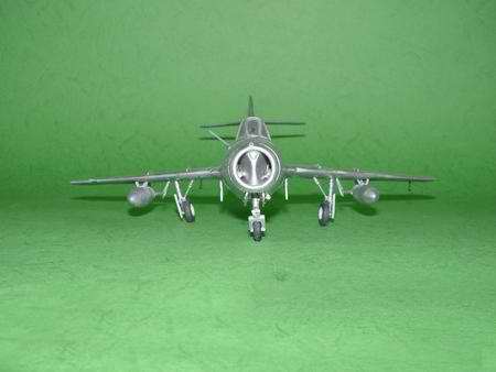 MIG-15 UTI MIDGET 1/48