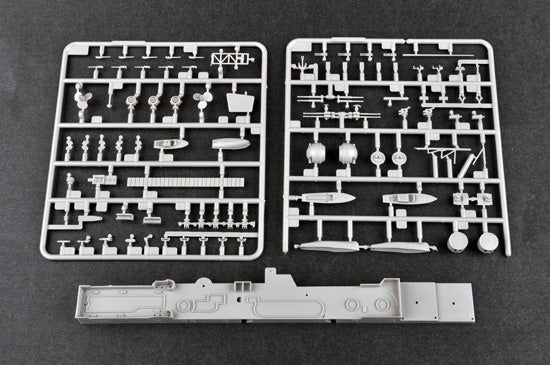 Trumpeter 05627 German Navy Aircraft Carrier Model Kit DKM GRAF Zeppelin