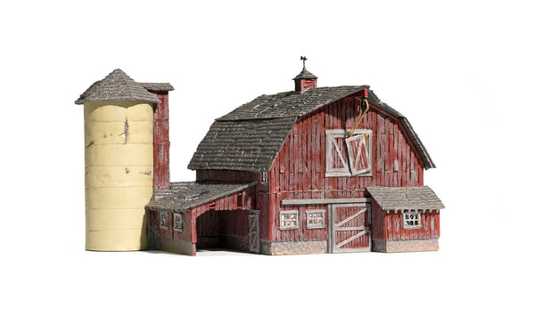 N OLD WEATHERED BARN (LIT)