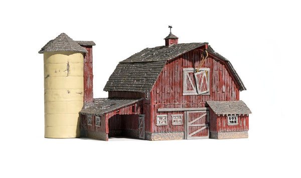 HO OLD WEATHERED BARN (LIT)